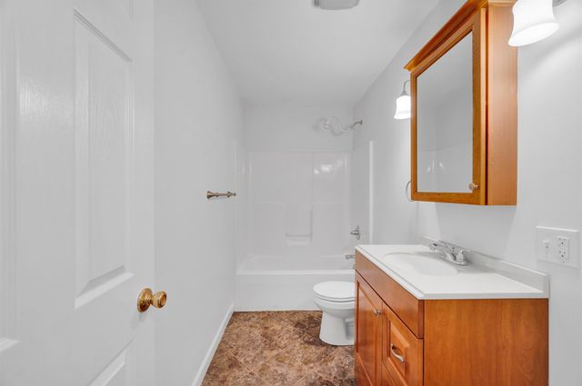 454 Calef Highway, Lee, NH 03861