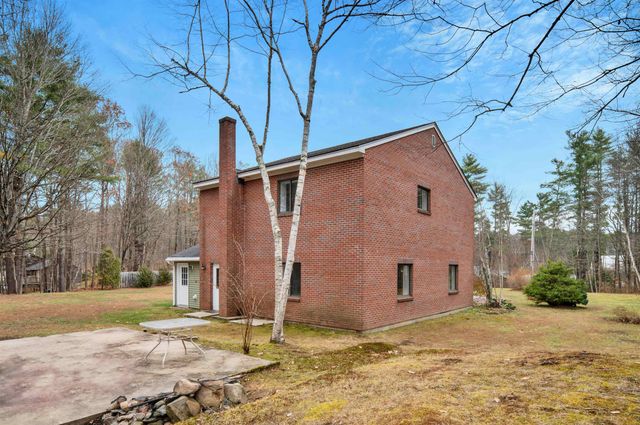 454 Calef Highway, Lee, NH 03861