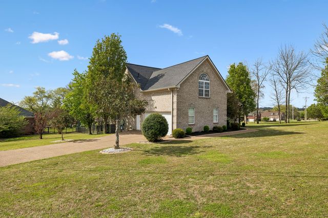 800 Harrisburg Ln, Mount Juliet, TN 37122