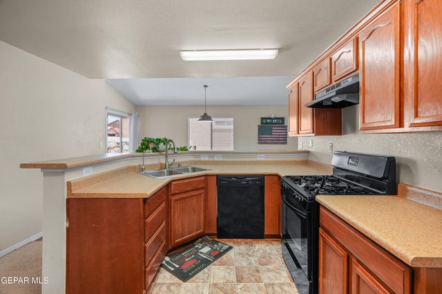 7009 Falling Leaf Circle, El Paso, TX 79934