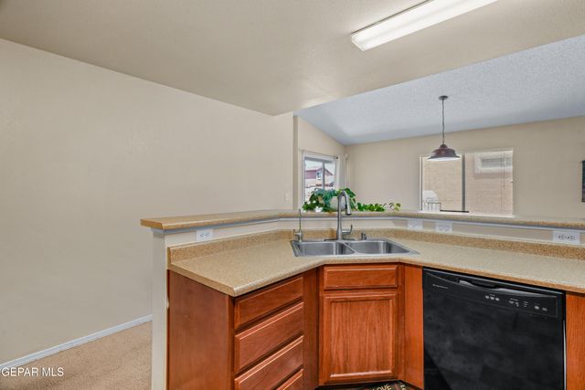 7009 Falling Leaf Circle, El Paso, TX 79934