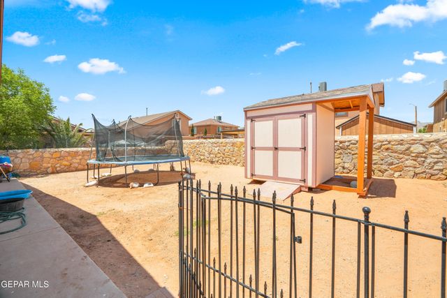 7009 Falling Leaf Circle, El Paso, TX 79934