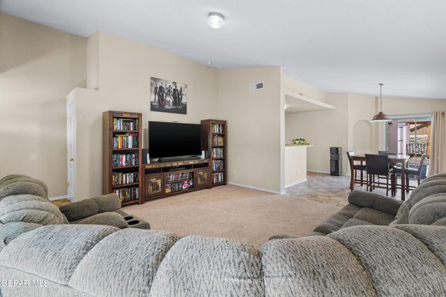 7009 Falling Leaf Circle, El Paso, TX 79934