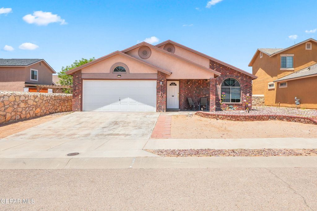 7009 Falling Leaf Circle, El Paso, TX 79934