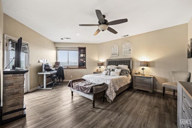 1855 N Virginia, Farmersville, CA 93223