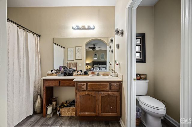 1855 N Virginia, Farmersville, CA 93223