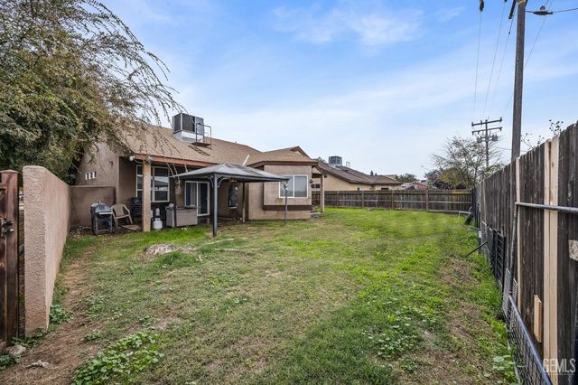 1855 N Virginia, Farmersville, CA 93223