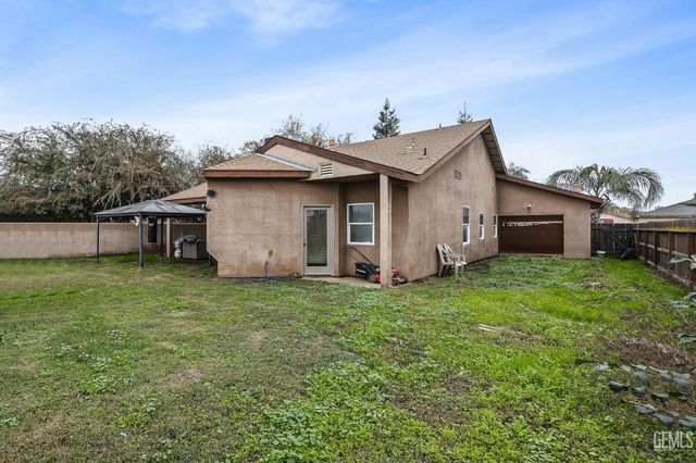 1855 N Virginia, Farmersville, CA 93223