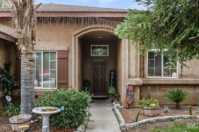 1855 N Virginia, Farmersville, CA 93223