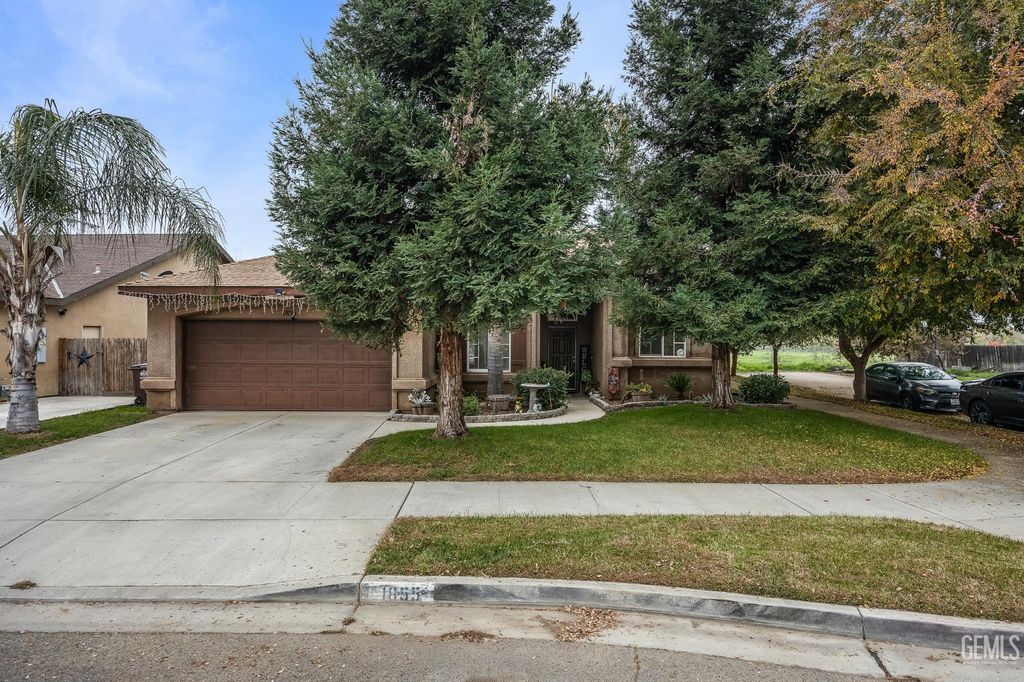 1855 N Virginia, Farmersville, CA 93223