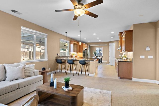 2712 Cancun Dr, Modesto, CA 95355