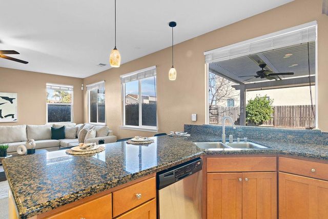 2712 Cancun Dr, Modesto, CA 95355