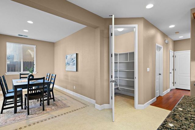 2712 Cancun Dr, Modesto, CA 95355