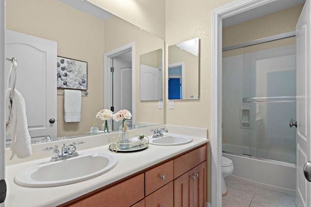 2712 Cancun Dr, Modesto, CA 95355