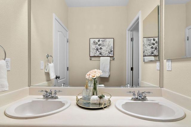 2712 Cancun Dr, Modesto, CA 95355