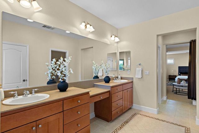 2712 Cancun Dr, Modesto, CA 95355