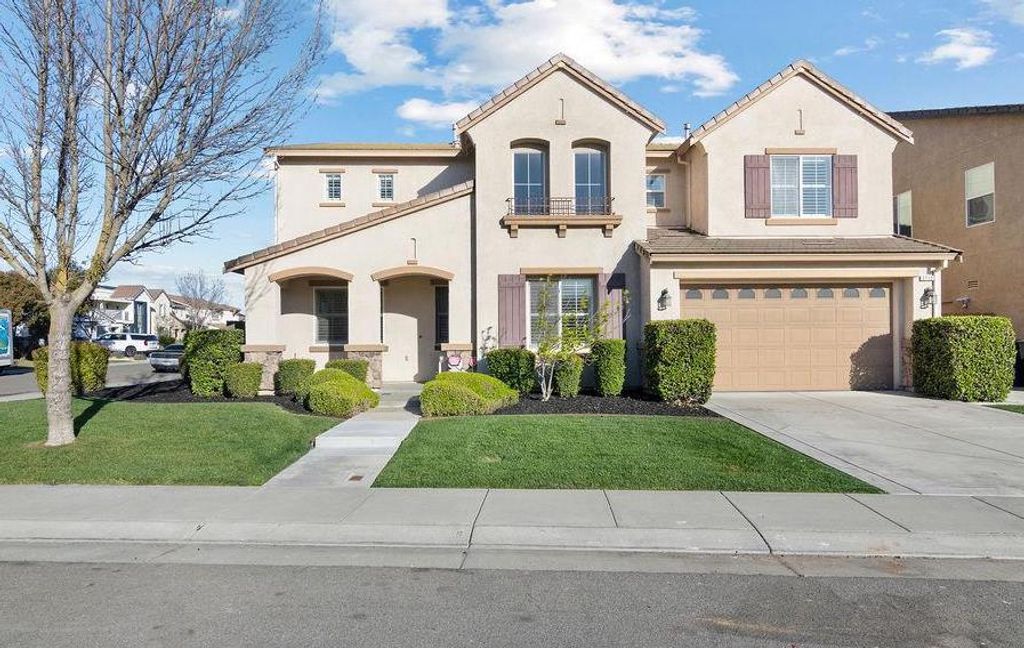 2712 Cancun Dr, Modesto, CA 95355