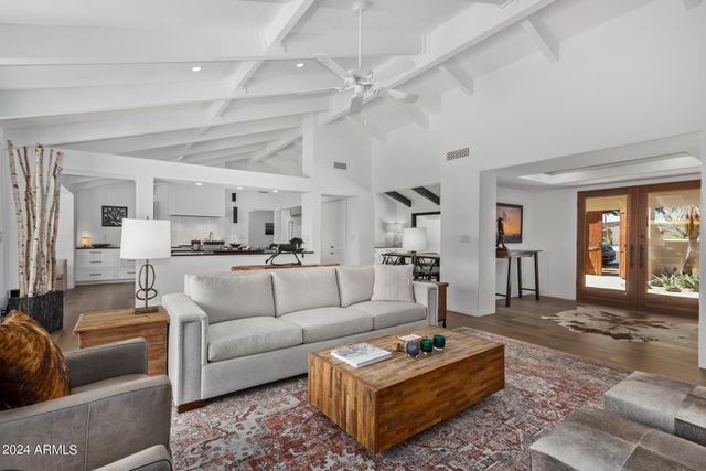 5635 E LINCOLN Drive 10, Paradise Valley, AZ 85253