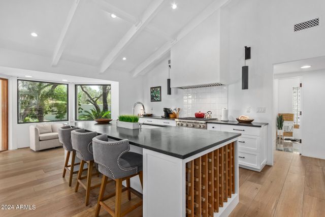 5635 E LINCOLN Drive 10, Paradise Valley, AZ 85253