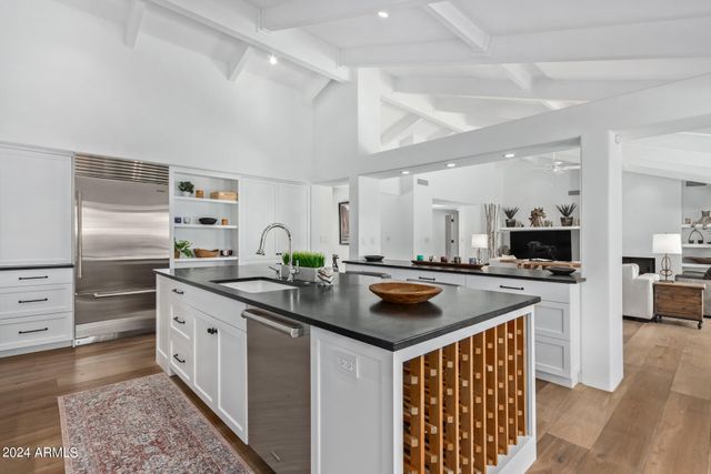 5635 E LINCOLN Drive 10, Paradise Valley, AZ 85253