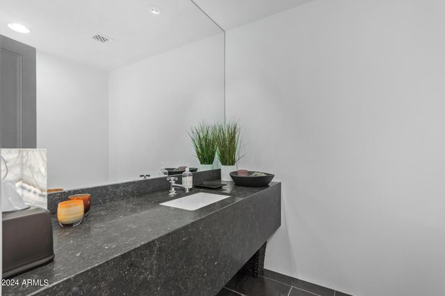 5635 E LINCOLN Drive 10, Paradise Valley, AZ 85253