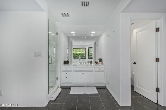 5635 E LINCOLN Drive 10, Paradise Valley, AZ 85253