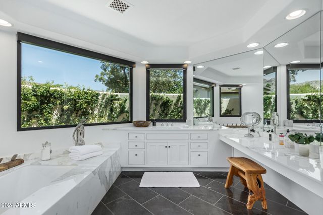 5635 E LINCOLN Drive 10, Paradise Valley, AZ 85253