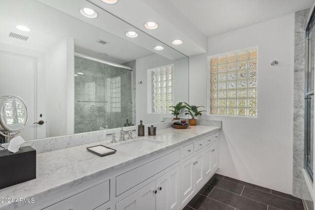 5635 E LINCOLN Drive 10, Paradise Valley, AZ 85253