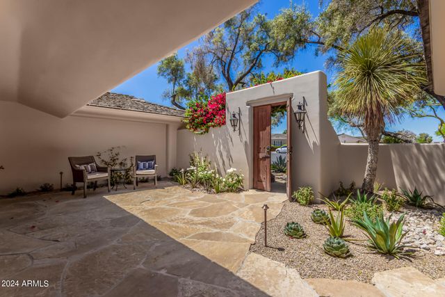 5635 E LINCOLN Drive 10, Paradise Valley, AZ 85253