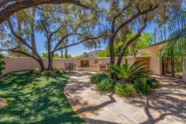 5635 E LINCOLN Drive 10, Paradise Valley, AZ 85253