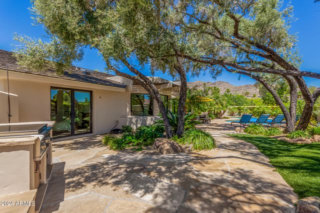 5635 E LINCOLN Drive 10, Paradise Valley, AZ 85253