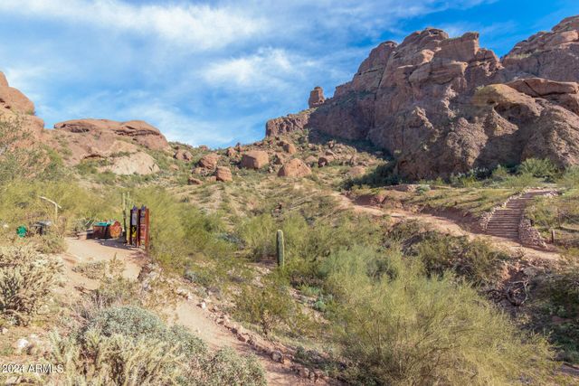 5635 E LINCOLN Drive 10, Paradise Valley, AZ 85253