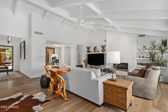 5635 E LINCOLN Drive 10, Paradise Valley, AZ 85253