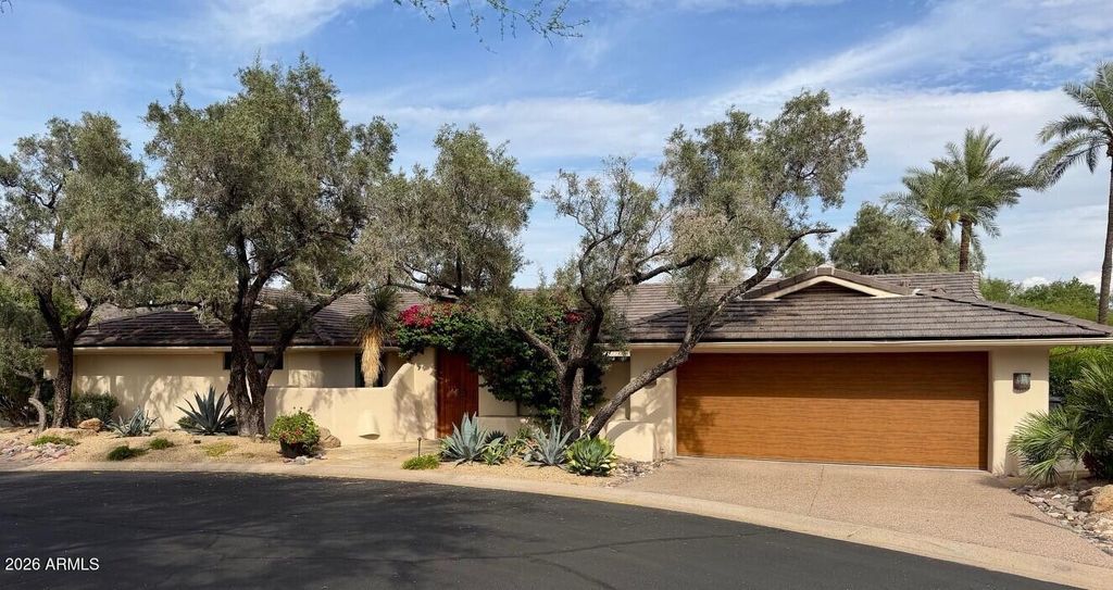 5635 E LINCOLN Drive 10, Paradise Valley, AZ 85253