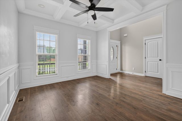 404 Glenstone Springs Dr, Clarksville, TN 37043