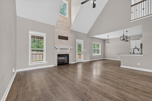 404 Glenstone Springs Dr, Clarksville, TN 37043