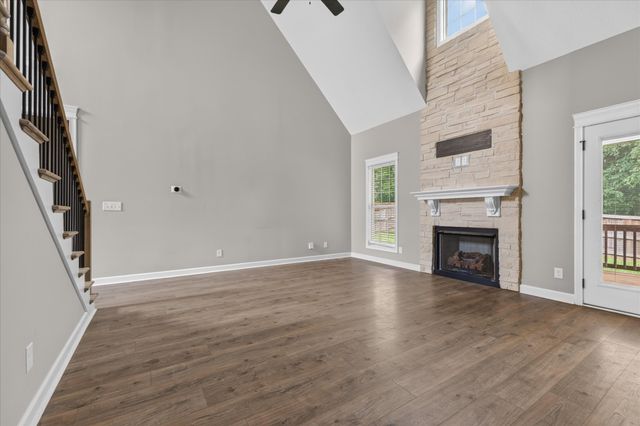 404 Glenstone Springs Dr, Clarksville, TN 37043