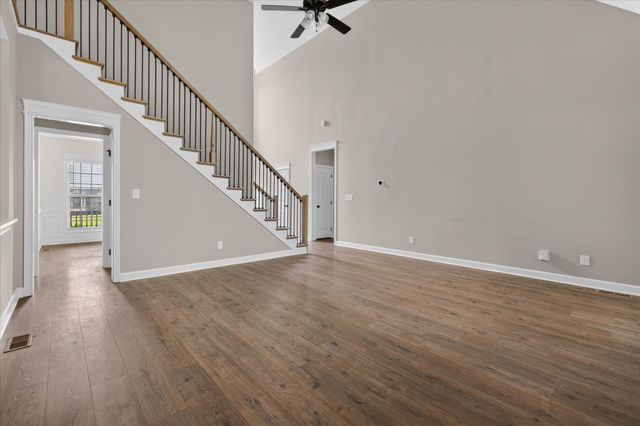 404 Glenstone Springs Dr, Clarksville, TN 37043