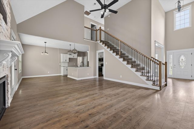 404 Glenstone Springs Dr, Clarksville, TN 37043