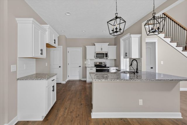 404 Glenstone Springs Dr, Clarksville, TN 37043
