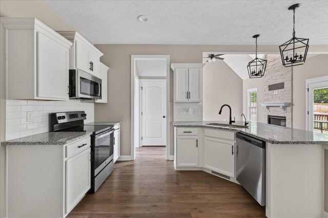 404 Glenstone Springs Dr, Clarksville, TN 37043
