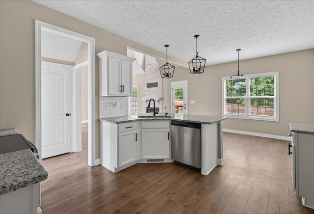 404 Glenstone Springs Dr, Clarksville, TN 37043