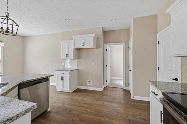 404 Glenstone Springs Dr, Clarksville, TN 37043