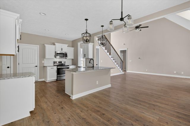 404 Glenstone Springs Dr, Clarksville, TN 37043
