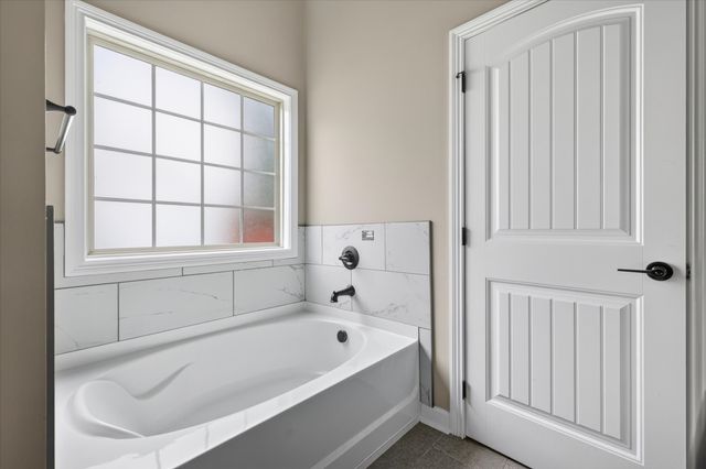 404 Glenstone Springs Dr, Clarksville, TN 37043