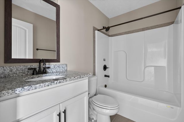 404 Glenstone Springs Dr, Clarksville, TN 37043