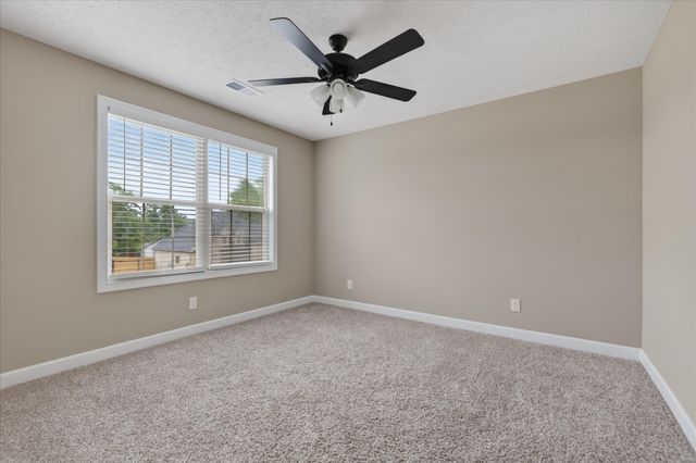 404 Glenstone Springs Dr, Clarksville, TN 37043