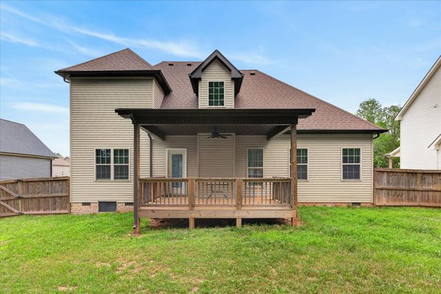 404 Glenstone Springs Dr, Clarksville, TN 37043