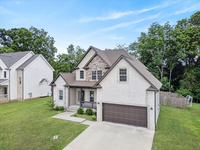 404 Glenstone Springs Dr, Clarksville, TN 37043