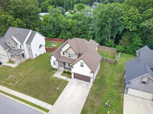 404 Glenstone Springs Dr, Clarksville, TN 37043